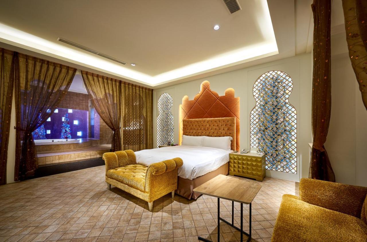 Takao Love Motel Kaohsiung Buitenkant foto